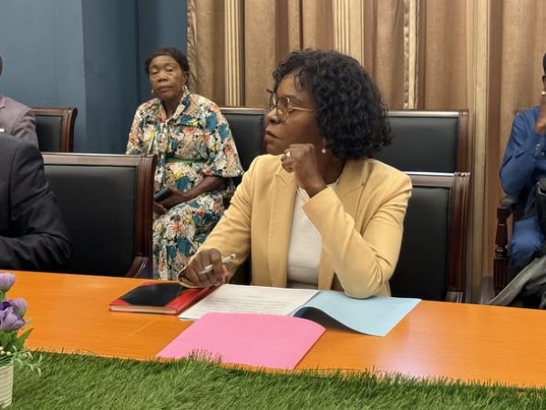 À L’ASSEMBLEE NATIONALE, LA PROFESSEURE FRANCINE NTOUMI PLAIDE POUR UN ENGAGEMENT RENFORCE EN FAVEUR DE LA SCIENCE ET DE LA SANTE